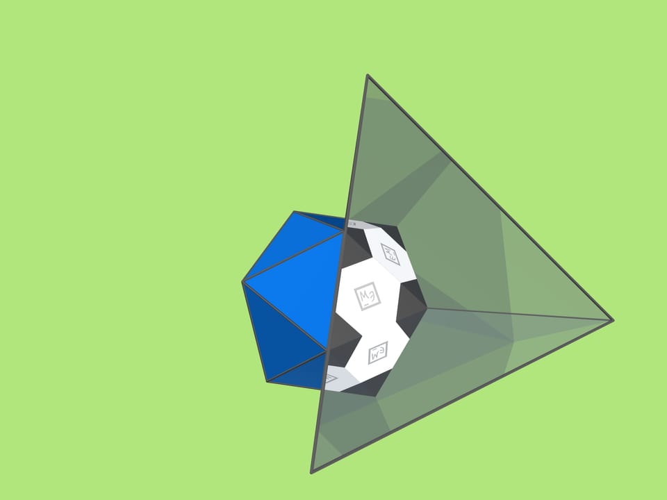 Футбольный мяч: зеркальный усечённый икосаэдр